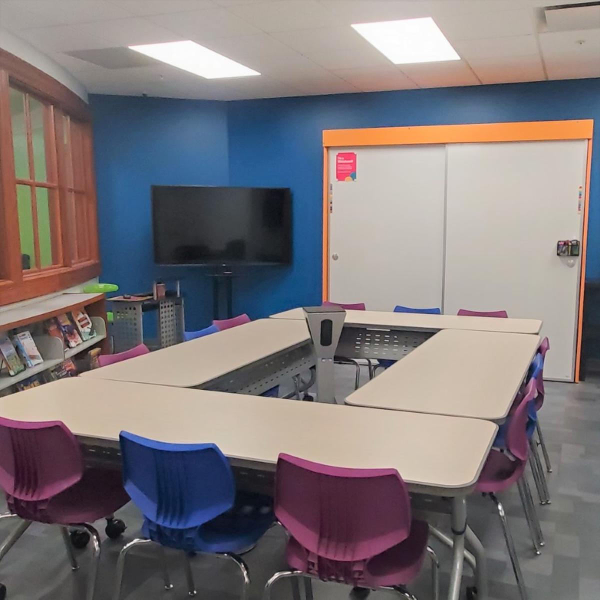 library lab with tables and chairs